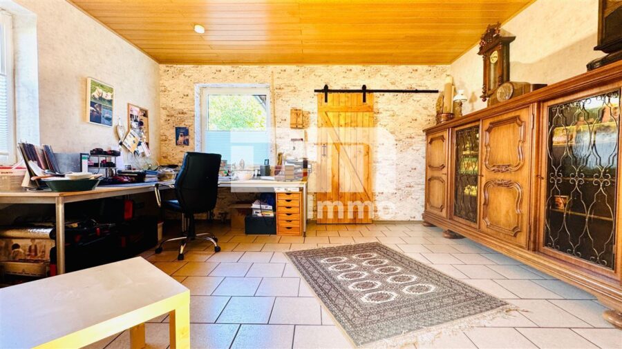 Modernes Ein-/Zweifamilienhaus mit PV Anlage und großer Doppelgarage auf herrlichem Anwesen - EG WE1 Gästezimmer / Büro / Zugang Garage